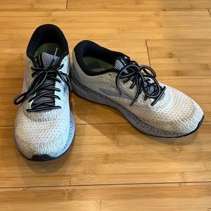 Brooks Running Sneakers Revel 3 - size 9